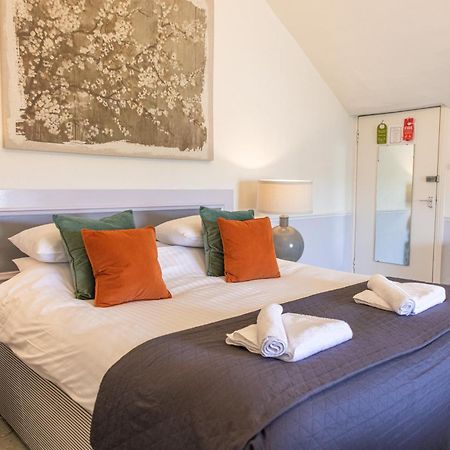 סידמות' The Woodlands Hotel מראה חיצוני תמונה