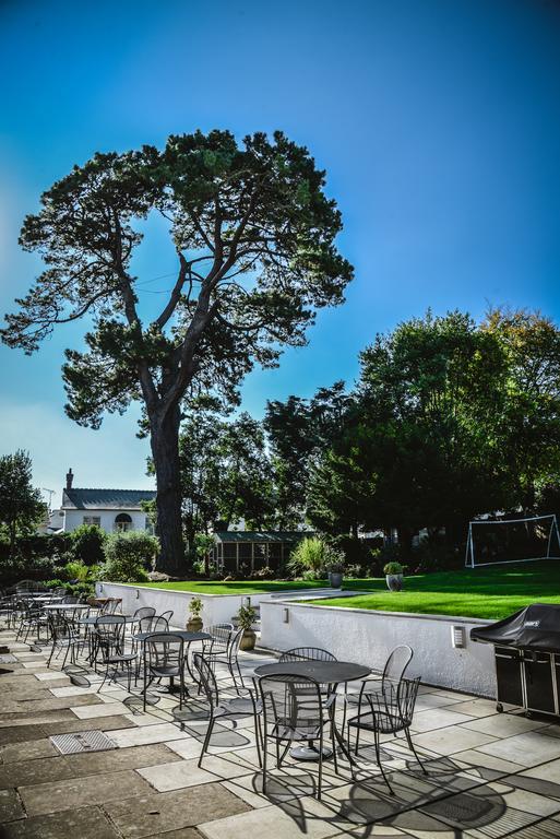 סידמות' The Woodlands Hotel מראה חיצוני תמונה