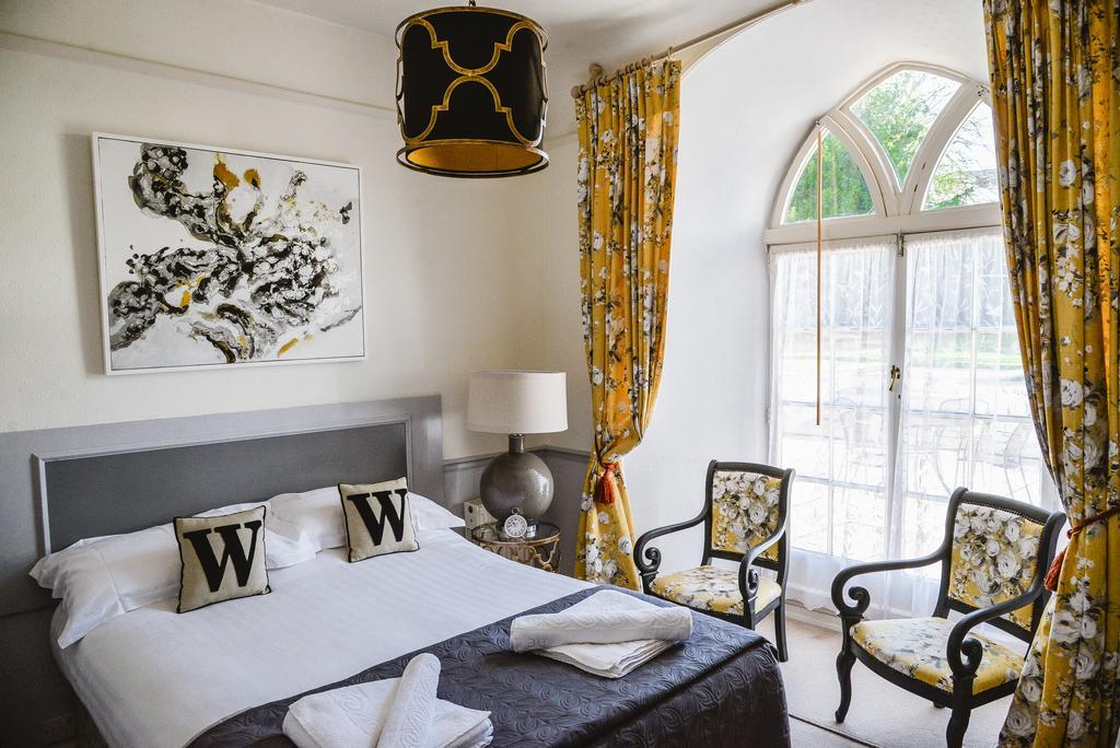 סידמות' The Woodlands Hotel מראה חיצוני תמונה